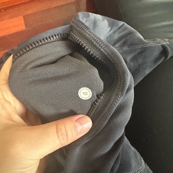 Lululemon define hoodie size10 used excellentcondition mild pilling underarm - Picture 7 of 11